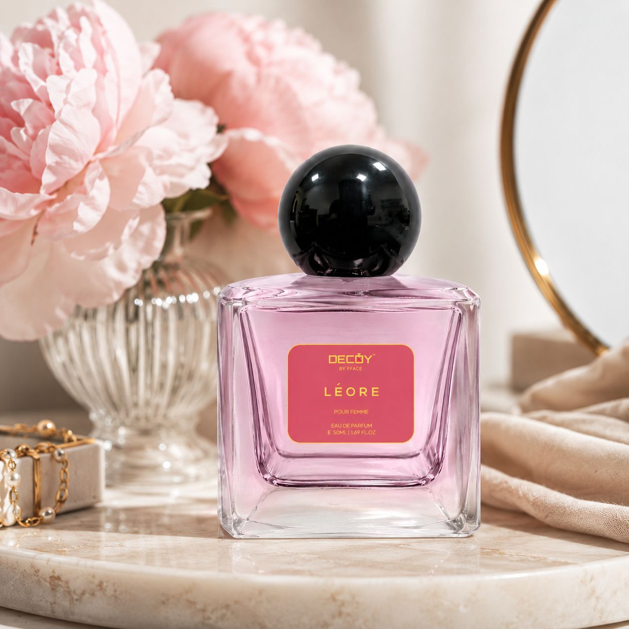 Elegant women's luxury perfume LÉORE Pour Femme by Decoy Luxury